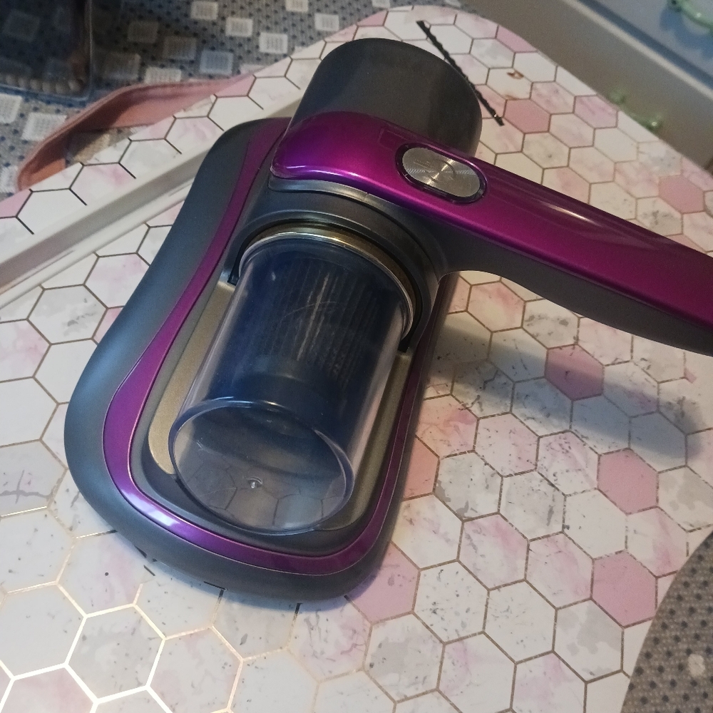 Mini Vacuum - Picture 3 of 3